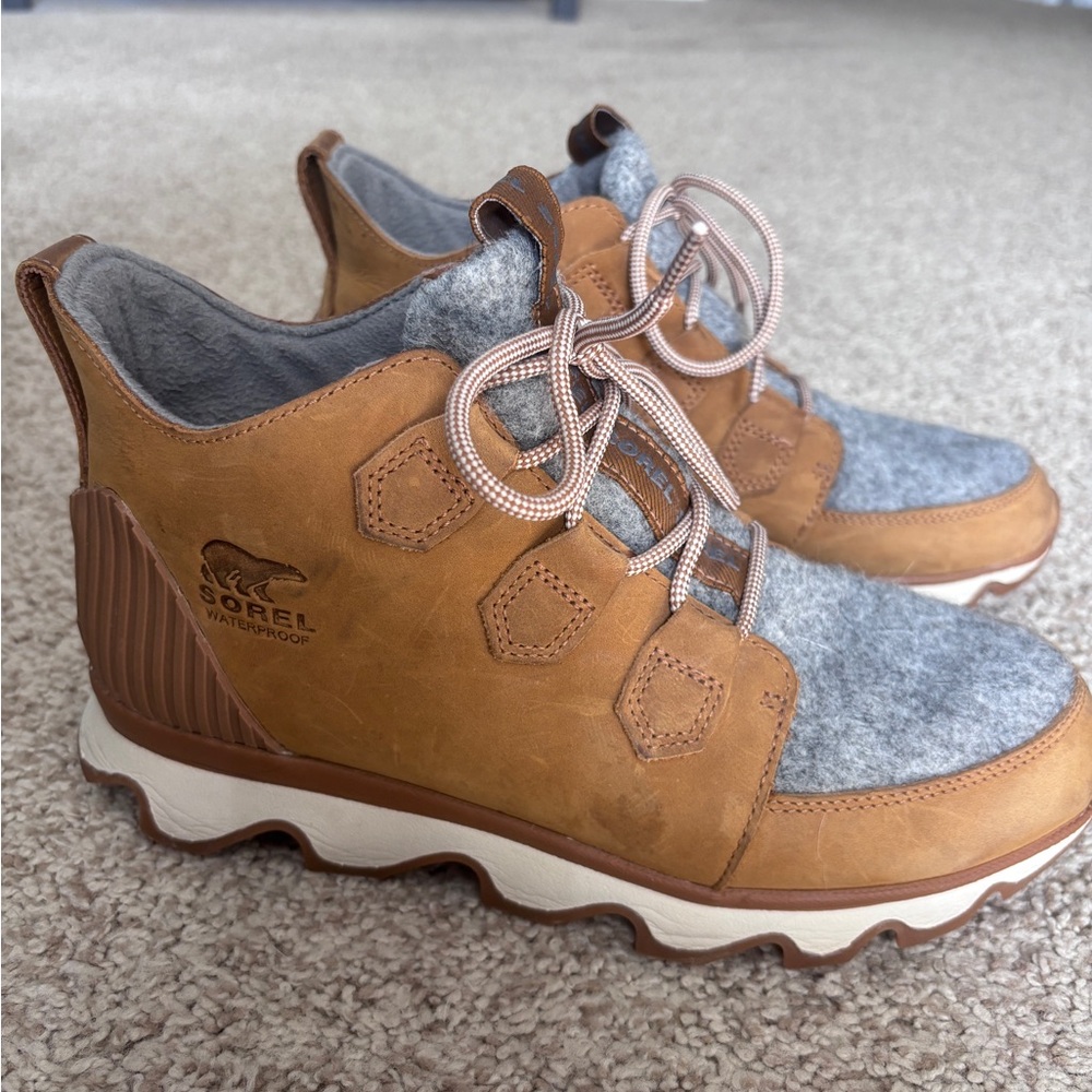 Sorel Fleece Lined Tan and Gray Boots